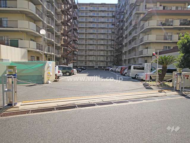 敷地内駐車場（ロボットゲート付き）