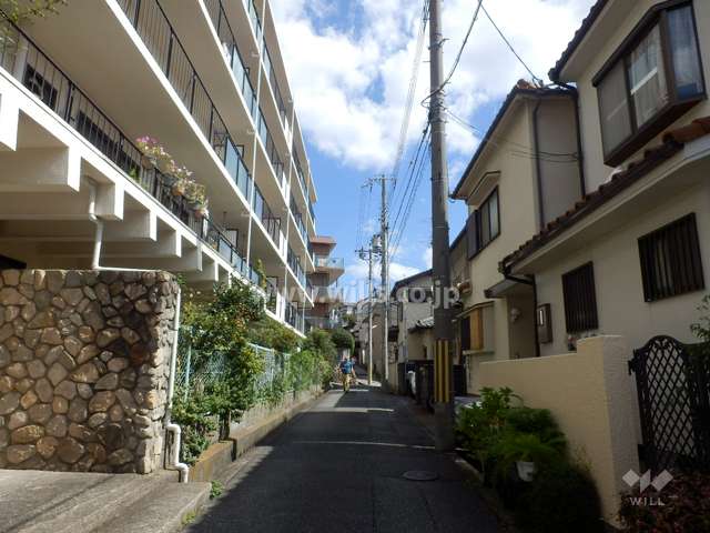 敷地南側の前面道路