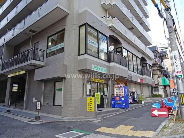 棟内に店舗部分があります。