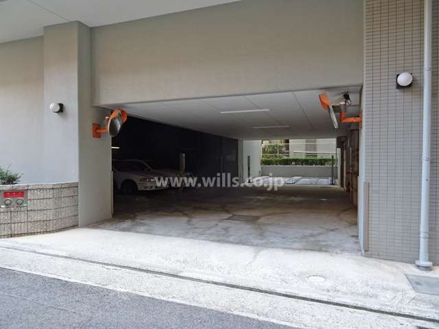 駐車場出入り口