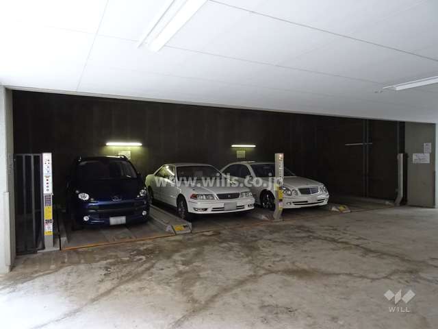 敷地内駐車場（屋内機械式）