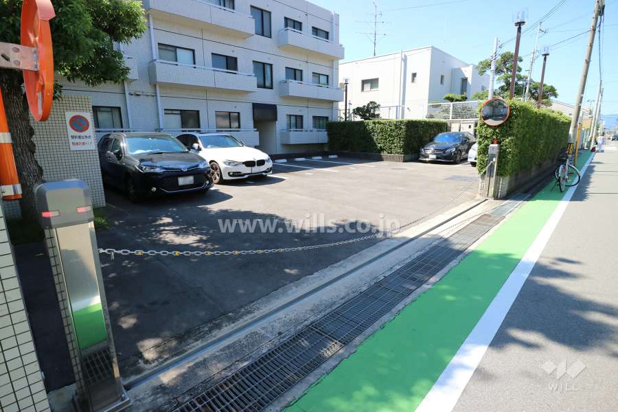 敷地北側の前面道路(東側から)