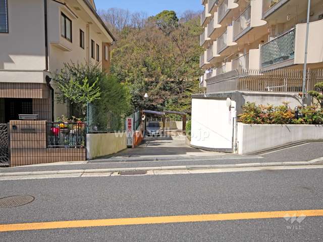 駐車場出入り口