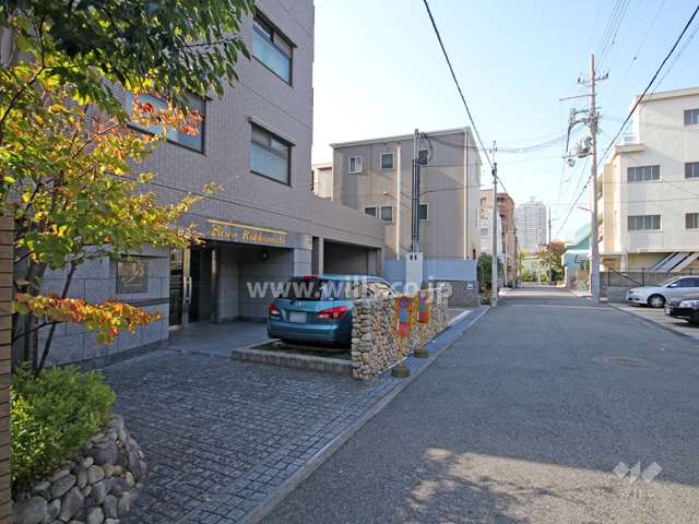 敷地北側の前面道路