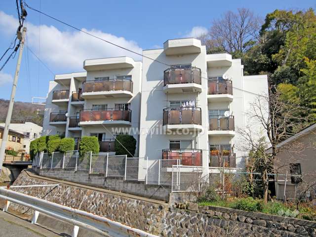パレス六甲の外観(南側から)