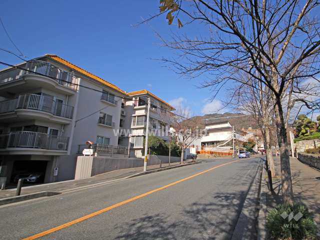 敷地東側の前面道路