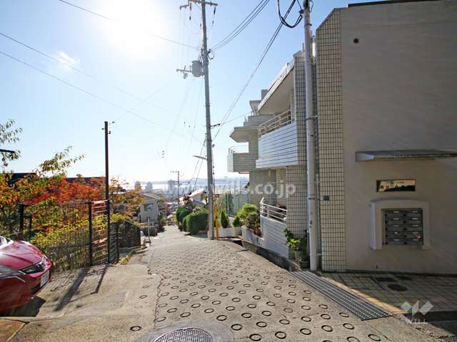 敷地東側の前面道路