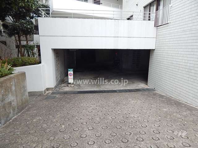 駐車場出入り口