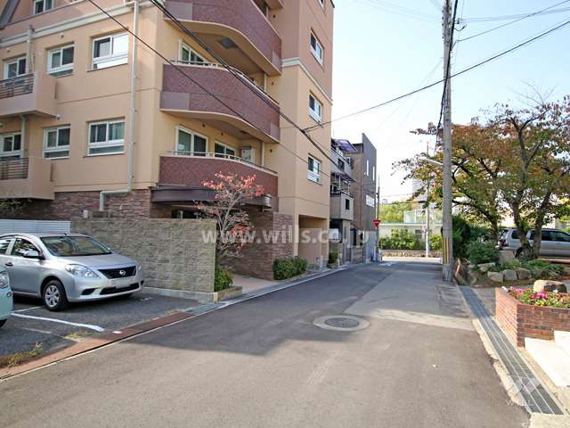 敷地北側の前面道路