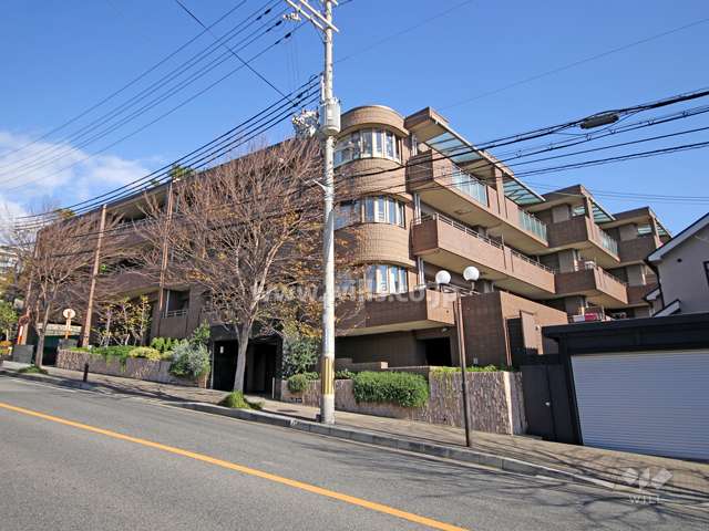 ファミールグラン六甲赤松町の外観(南西側から)