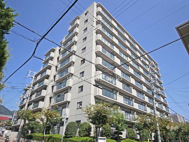 ファミール六甲の遠景(南西側から)