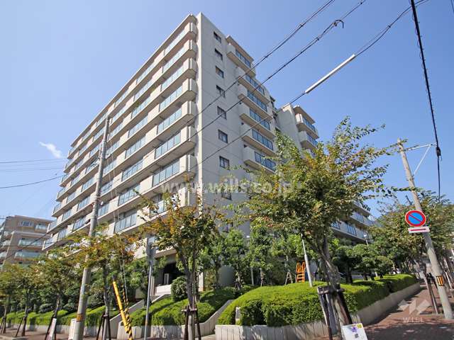 ファミール六甲の遠景(南東側から)