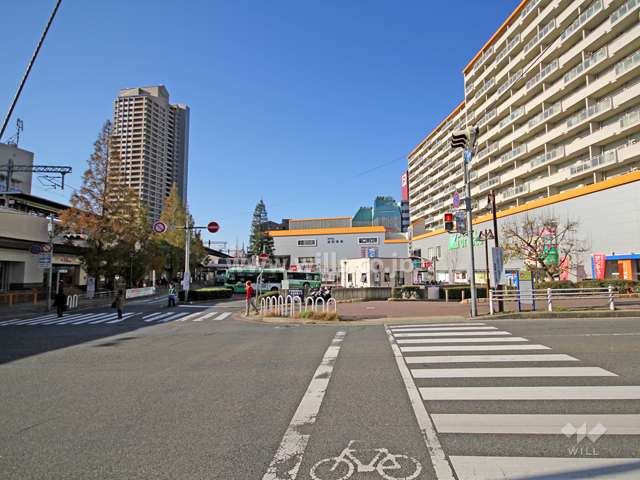 敷地南側の駅前風景