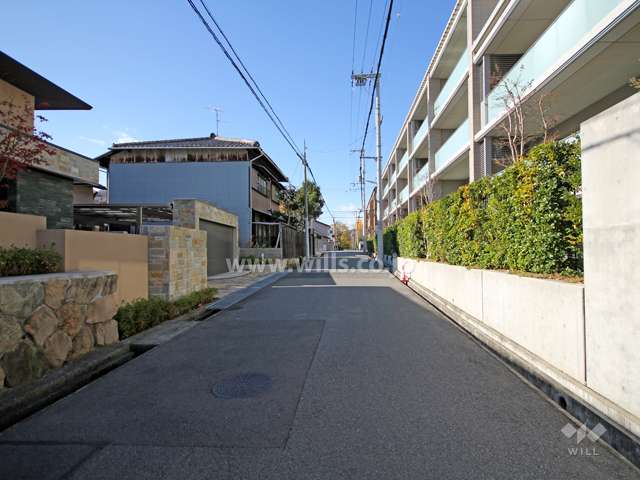 敷地南側の前面道路