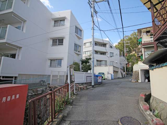 敷地東側の前面道路