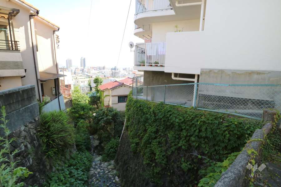 敷地の東側を高羽川が流れています。