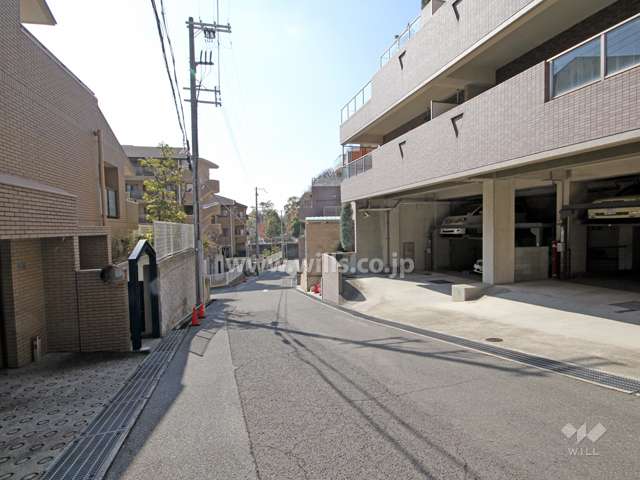 敷地東側の前面道路