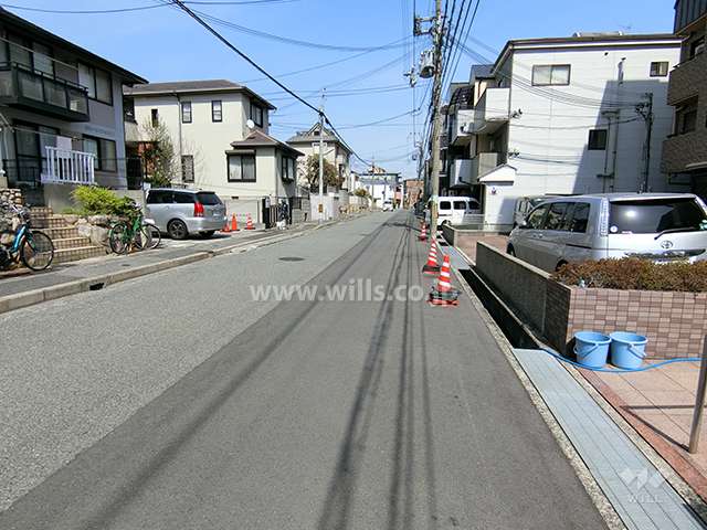 敷地北側の前面道路