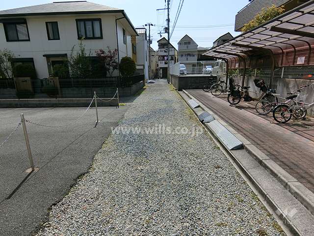 敷地南側の通路