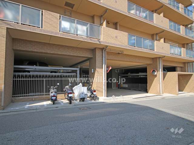 敷地内駐車場、バイク置場