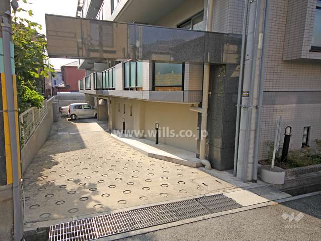 駐車場出入り口