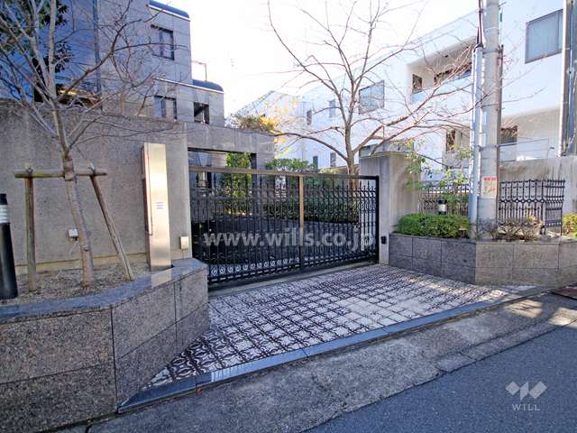 駐車場出入り口（ゲート付き）