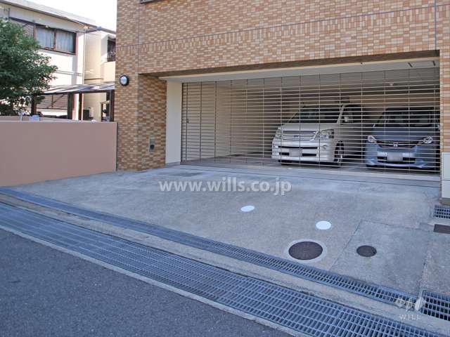 敷地内駐車場（屋内平面式　リングシャッター付き）