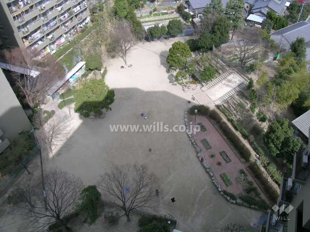 上から見た敷地内の公園