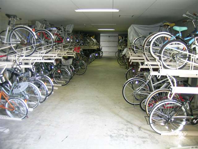 屋内にある駐輪場