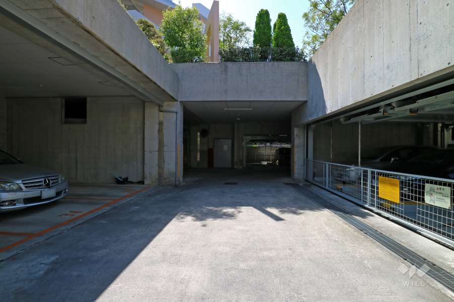 敷地内駐車場（屋内機械式）