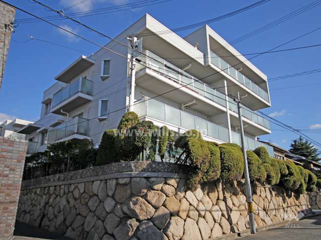 メゾン六甲の外観(南西側から)