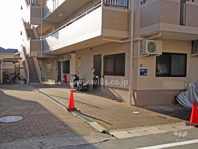 敷地入り口