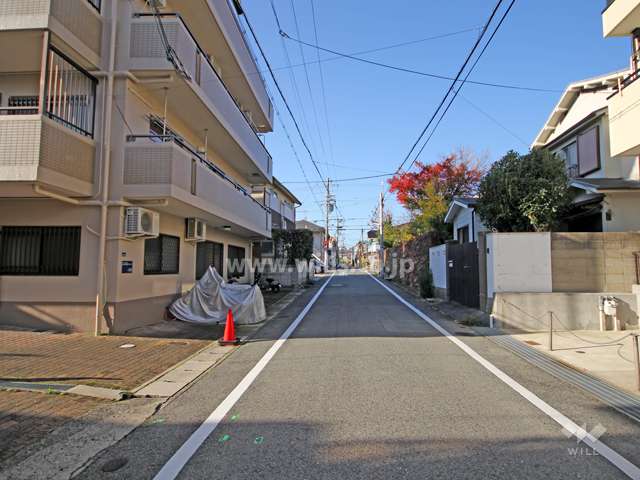 敷地北側の前面道路
