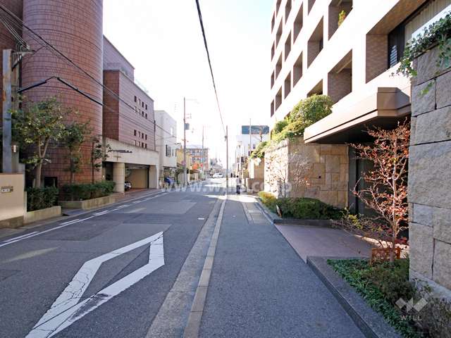 敷地南側の前面道路