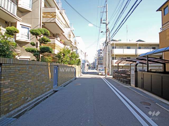 敷地南側の前面道路