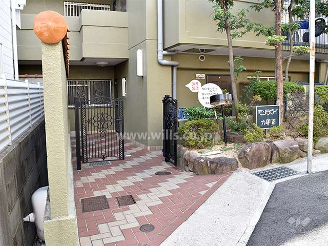 敷地北側のエントランス