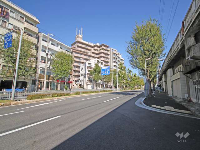 敷地南東側の前面道路