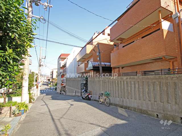 敷地北側の前面道路