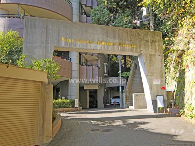 駐車場出入り口