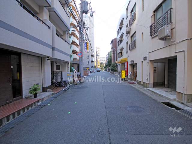敷地北側の前面道路