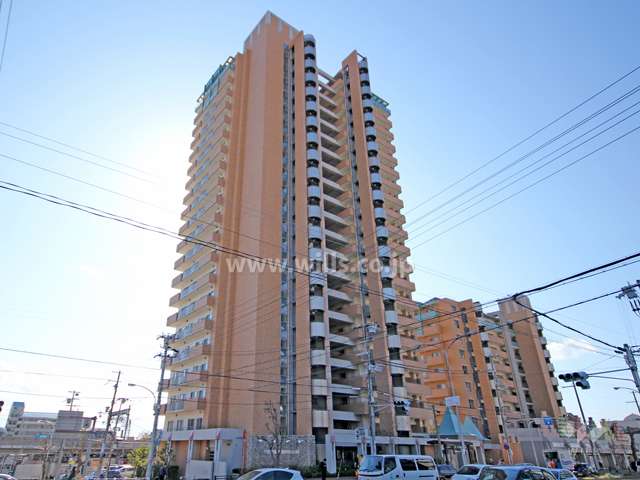 ラ・トゥーレ六甲イースト棟の外観(北東側から)