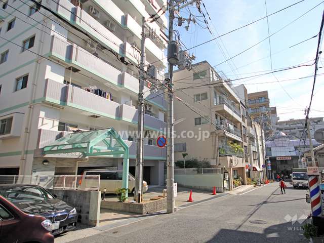 敷地西側の前面道路