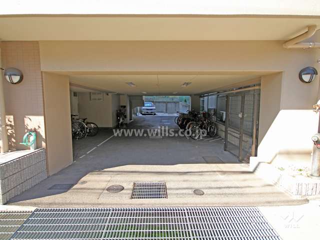 敷地内駐車場と駐輪場