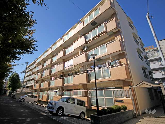 ルミナスハイツ灘の外観(南東側から)