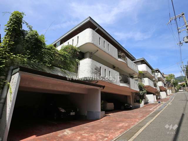 レオロイヤル六甲の全景