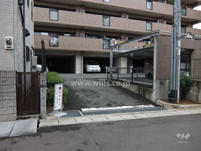 駐車場出入り口