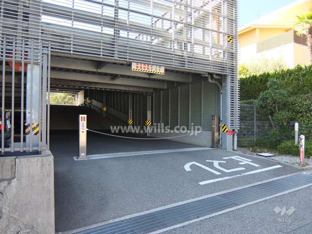 駐車所出入り口（ロボットゲート付き）