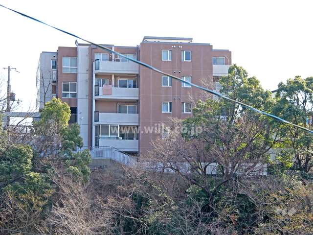 ロイヤル六甲山の手の外観(北西側から)