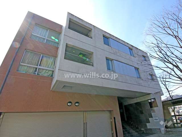 ロイヤル六甲山の手の外観(北東側から)