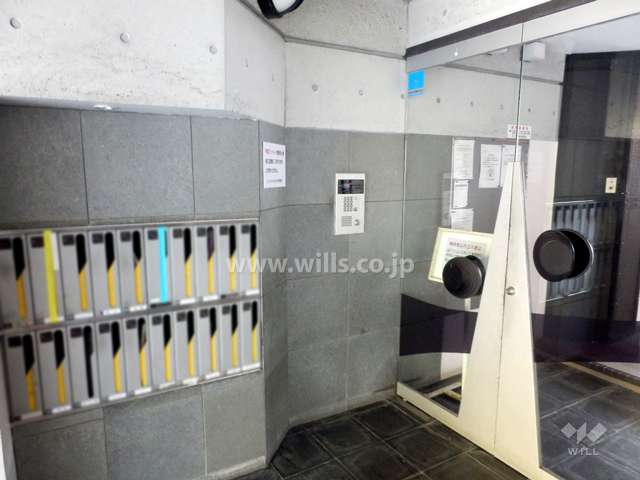 エントランスはオートロック付きです。